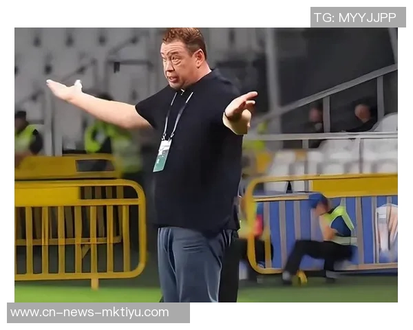 申花主帅斯卢茨基现场观战德约科维奇比赛享受偷闲时光 申花主帅斯卢茨基现场观战德约科维奇比赛享受偷闲时光